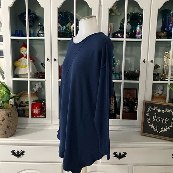 Chico’s Thin Knit Sweater Blue Asymmetrical Hem Sz Medium - Picture 4 of 10